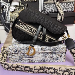 Bolsos CD, modelo saddle, negro