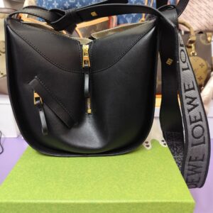 Bolsos LOE, alta calidad triple A,modelo Hammock negro.