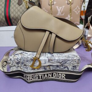 Bolsos CD, modelo saddle, beige
