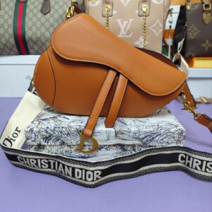 Bolsos CD, modelo saddle, marrón