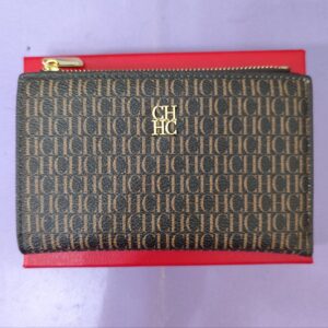 Cartera CH grande, letras marrón.