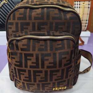 Mochila FEN, estampado marrón clásico.