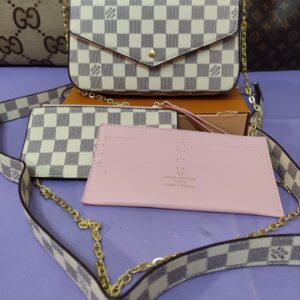 Bolsos LV, felice cuadritos rosa. Trae 2 asas ( una ancha de piel y otra de cadena).