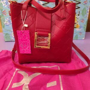 Bolsos PG, alta calidad, mediano rojo vino. Trae 2 asas (asa corta y asa larga regulable).