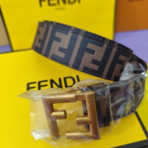 Cinturón FEN, calidad superior, estampado clásico marrón, hebilla dorada.