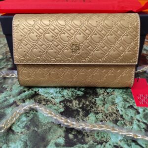 Bolsos CH, alta calidad, fiesta dorado. Asa en cadena. Viene con tarjetero en el interior.